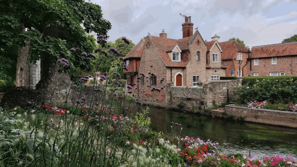 A Day in Canterbury: Cathedral, History, and a Riverside Escape