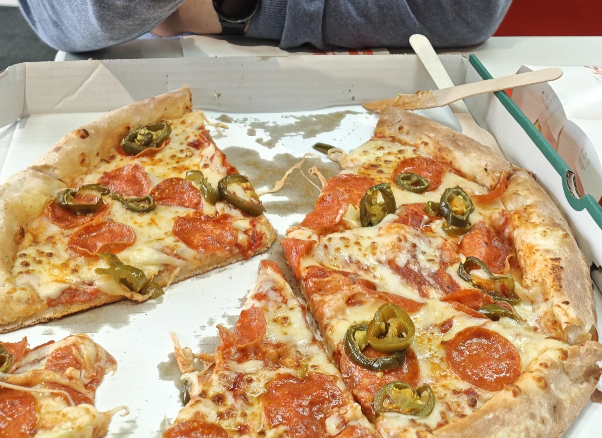Papa Johns pepperoni and jalapeño pizza served during our Supermac's Ireland visit
